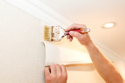Pose de papier peint à Guerquesalles — revêtements muraux et toiles de verre